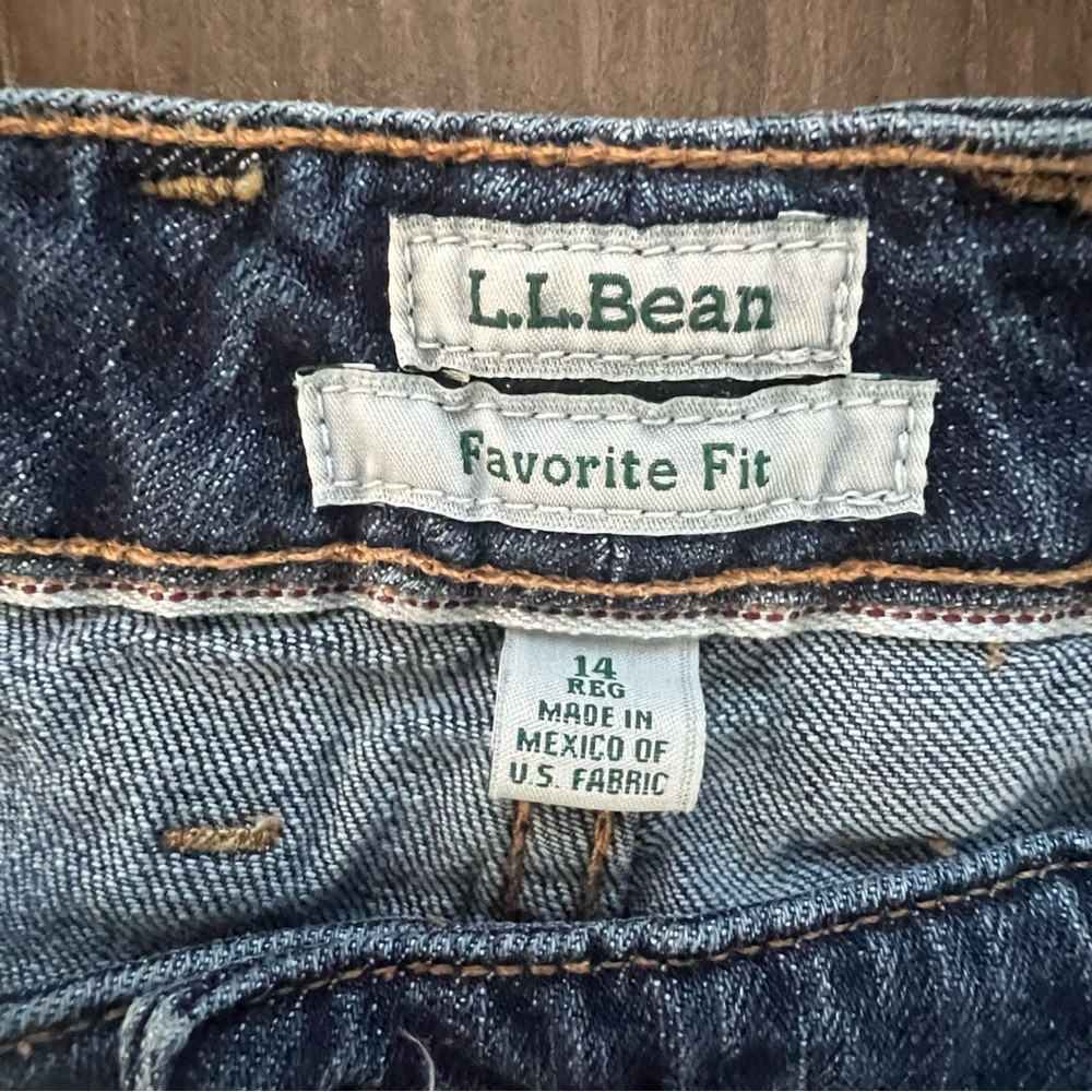 L.L. Bean Favorite Fit Straight Leg Medium Wash Jeans size 14 Reg - Picture 3 of 8